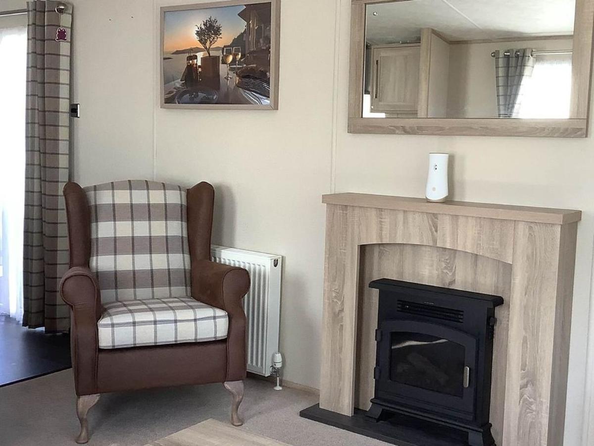 Beautiful 2 Bedroom Helmsley Lodge Northampton Exterior photo