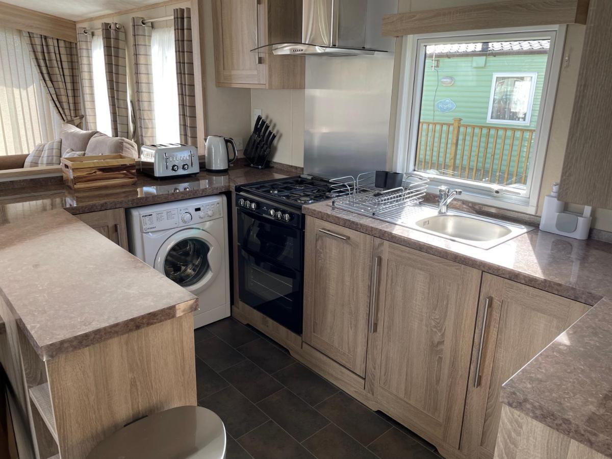Beautiful 2 Bedroom Helmsley Lodge Northampton Exterior photo